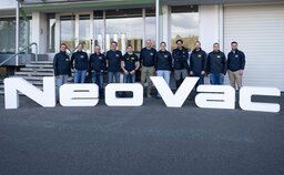 Die Polytech Systeme AG heisst ab heute NeoVac Polytech AG und erhält den NeoVac-Markenauftritt.  | © NeoVac