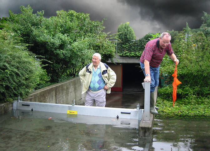 Mit einem NeoVac-Hochwasserschutz lassen Sie das Unwetter im Regen stehen | © NeoVac