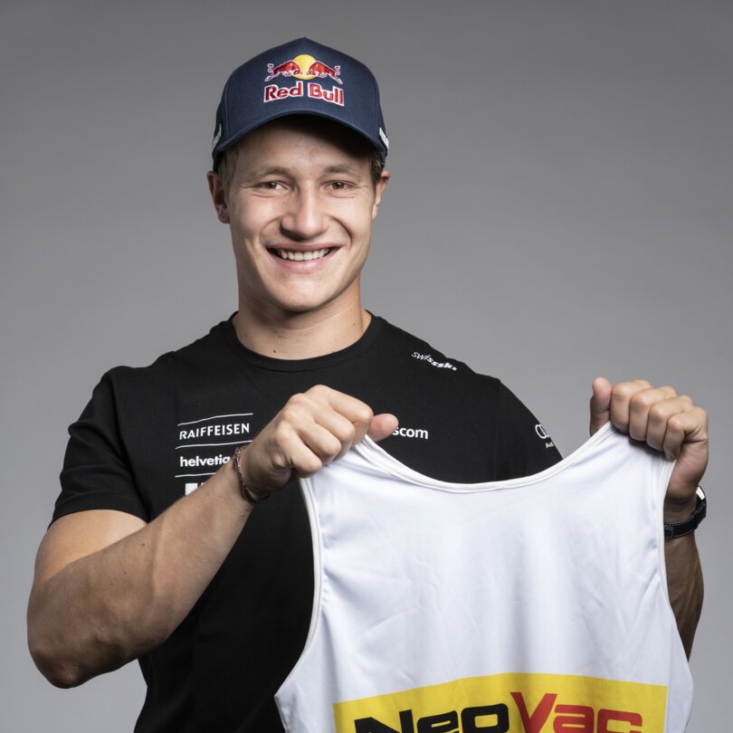 NeoVac mit Markenbotschafter Marco Odermatt | © NeoVac