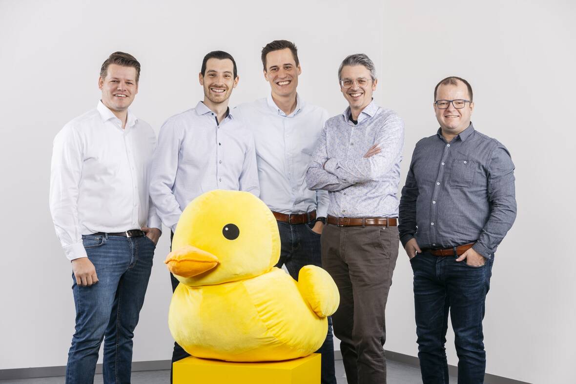 Core team von v.l.n.r.: Pascal Welti, Leiter Energy Consultant NeoVac; Matthias Burtscher, CEO Fusonic; Christof Gabriel, Product Owner Fusonic; NeoDuck; Michael Eugster, Leiter Marketing NeoVac; Johannes Hartmann, Senior Software Developer Fusonic | © NeoVac