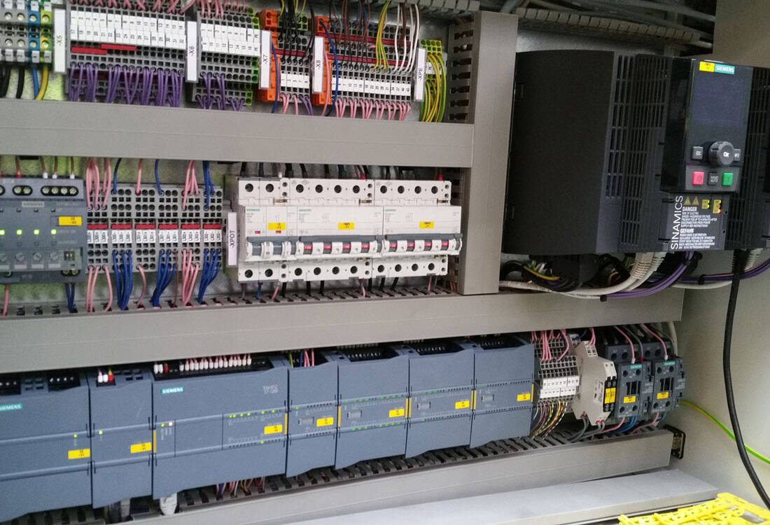 In der Failsafe-CPU wird die Maschine mit Standard- und sicherheitsgerichtetem Safety-Programm gesteuert. | © Polytech Systeme AG