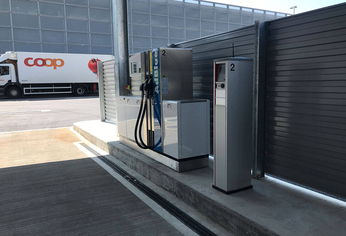 Vollautomatisches Mischsystem mit Fahrzeugerkennung für  über 300 Fahrzeuge mit HecPoll und Heconomy für vier Mix-Zapfpunkte. | © Polytech Systeme AG