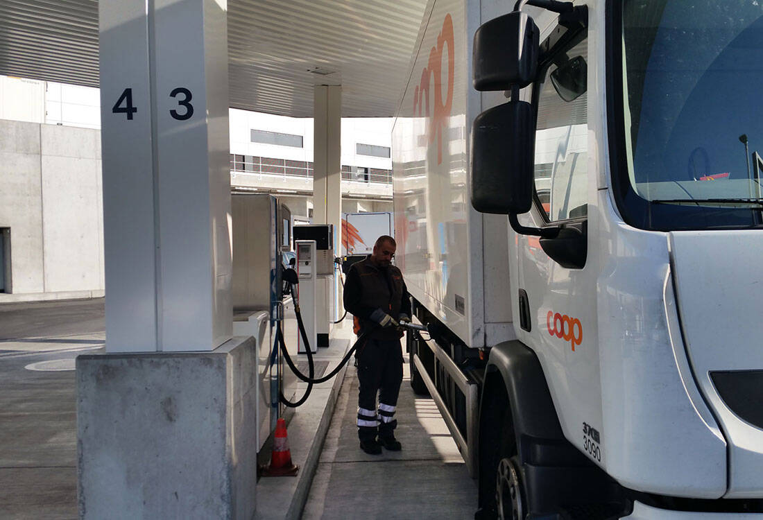 An dieser Anlage werden täglich mit einer Mischgenauigkeit von +-1% über 300 LKW's individuell betankt. | © Polytech Systeme AG
